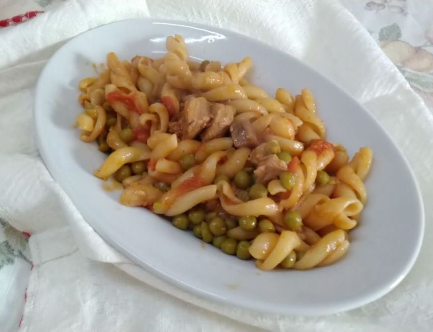 Fusilli Con Spezzatino Di Tacchino Con Piselli Piatto Unico